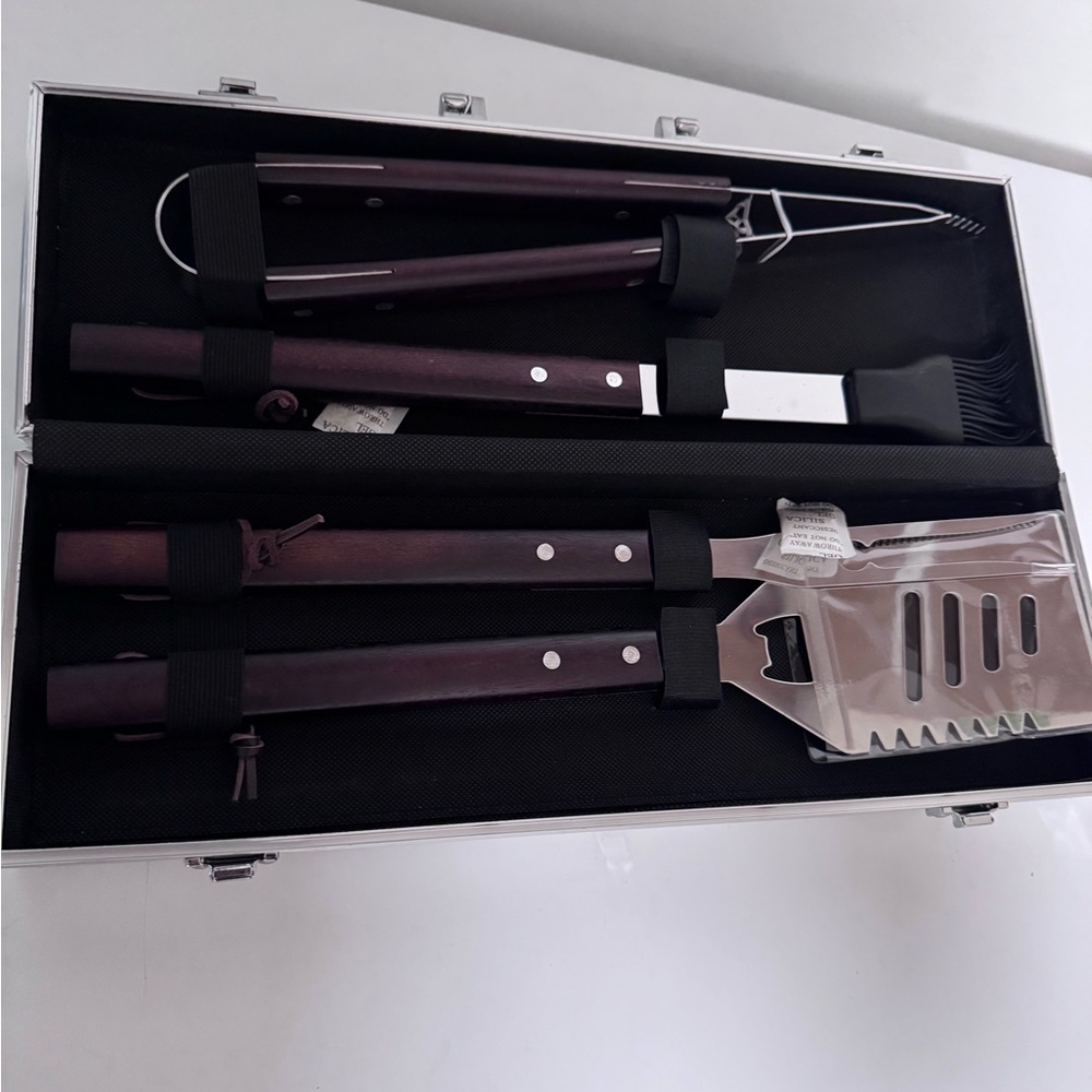 NWT Grilling Set Bistro